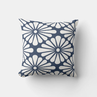 Chrysanthemum [indigo] - Japanese Pattern Kissen