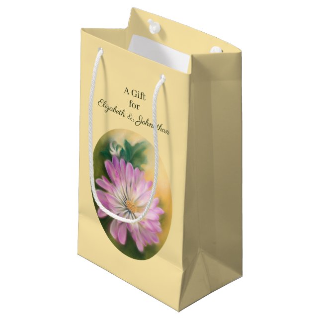 Chrysanthemum Pink und Cream Pastel Floral Kleine Geschenktüte (Vorderseite Schrägansicht)
