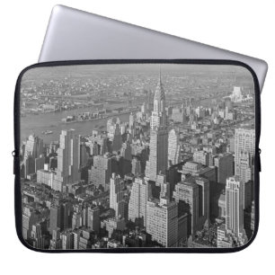 Chrysler-Gebäude und Queensboro Brücke NYC 1932 Laptopschutzhülle
