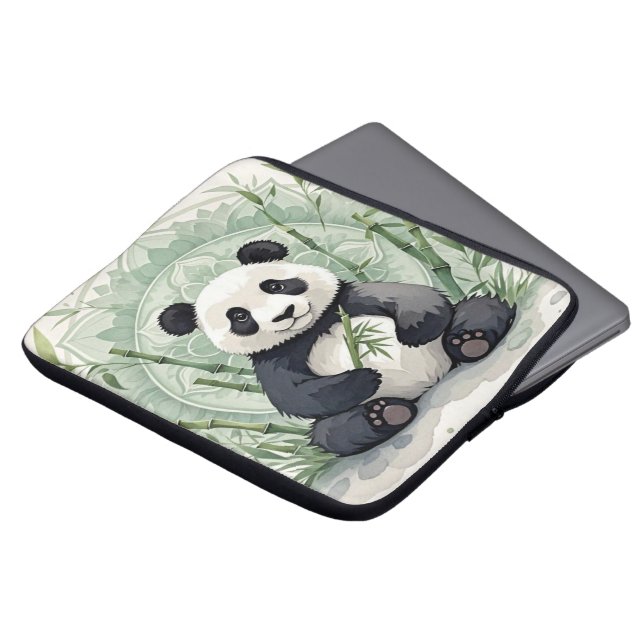 Chubby-Panda in einer Lotus-Pose Laptopschutzhülle (Vorne Oben)