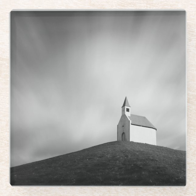 Chuch auf einem Hügel in Schwarzweiss Glasuntersetzer (Vorderseite)