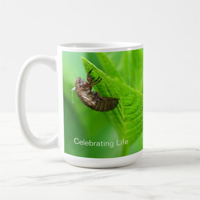 Cicadas Exco Skelett unter Leaf, Leben und Wissens Kaffeetasse (Links)