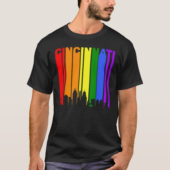 Cincinnati Ohio LGBTQ Gay Pride Rainbow Skyline T-Shirt (Vorderseite)