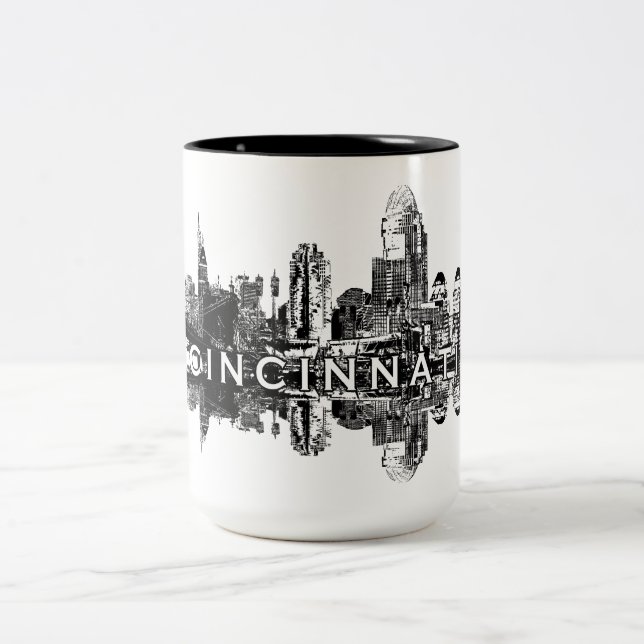 Cincinnati, Ohio-Skyline in schwarz Zweifarbige Tasse (Mittel)