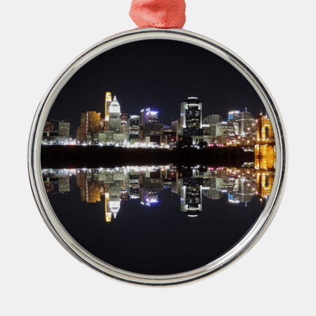Cincinnati-Reflexion Ornament Aus Metall (Vorne)