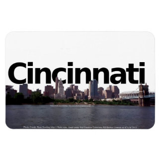 Cincinnati Skyline mit Cincinnati im Himmel Magnet