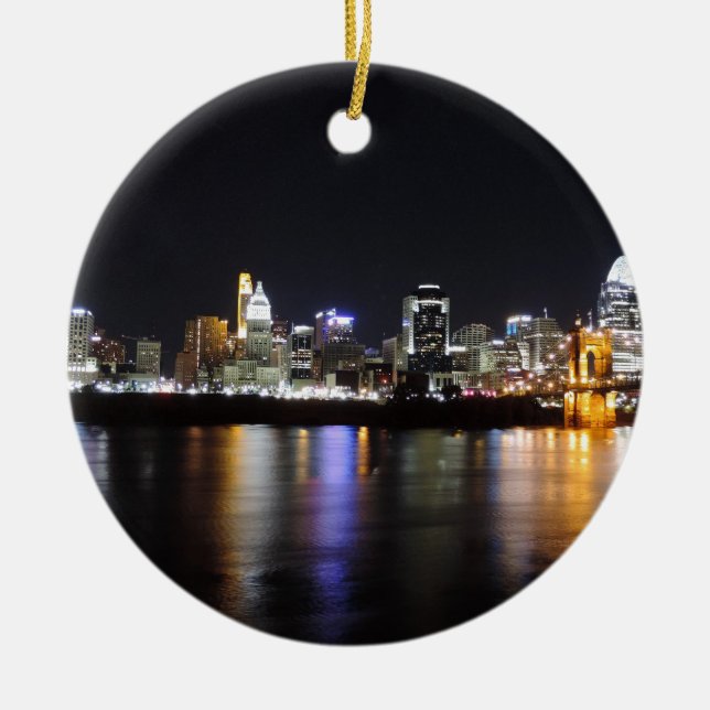 Cincinnati-Skyline nachts Keramik Ornament (Vorne)