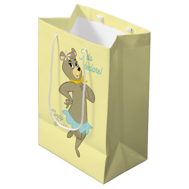 Cindy Bear Playful Pose Mittlere Geschenktüte (Vorderseite Schrägansicht)