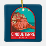 Cinque Terre Italien Reisen Vintag Keramikornament<br><div class="desc">Cinque Terre Retro Reise Art Design. Cinque Terre ist eine Reihe von jahrhundertealten Küstendörfern an der zerklüfteten italienischen Riviera.</div>