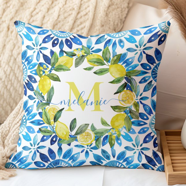 Citrus & Blue Tiles Individuelle Name Monogram Kissen (Coastal Citrus & Blue Tiles Custom Name Monogram Throw Pillow in a neutral boho bedroom.)