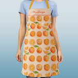 Citrus Orange Pattern Individuelle Name Schürze<br><div class="desc">Das zingige und köstliche Orangenfruchtmuster auf einem rosa Hintergrund. Ideal für Feinschmecker und alle,  die Lieben kochen. Origninale Kunst von Nic Squirrell. Ändern Sie den Namen,  um ihn zu personalisieren.</div>