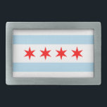 City of Chicago Flag Souvenir Rechteckige Gürtelschnalle<br><div class="desc">Rechteckiges Design basierend auf Chicagos Flagge mit weißen,  hellblauen Streifen und roten Sternen. Wenn Sie eine personalisierte Textnachricht hinzufügen möchten,  können Sie die Farbcodes FF000 für rot,  B3DDF2 für hellblau oder sogar weiß einstellen. Erstellen Sie ein Geschenk für einen der Trauzeuge bei Ihrer Hochzeit.</div>