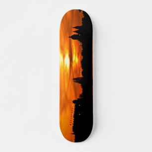 City Silhouette bei Sunset Skateboard