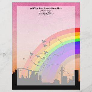 City Skyline mit Regenbogen und Vögeln fliegen Briefkopf