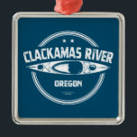 Clackamas Fluss Oregon Kayaking Ornament Aus Metall<br><div class="desc">Der Clackamas River liegt westlich der Cascade Range und südlich der Columbia River Gorge im Norden von Oregon und erstreckt sich vom Big Spring (Überwassergebiet) bis zum Big Cliff, südlich der Stadt Estacada. Die malerischste Region liegt ganz im Nationalwald des Berges Hood und umfasst bewaldete Gebiete, Feuchtgebiete, Flussufer und Felsklippen....</div>