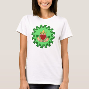 Claddagh und grüne Knüpfarbeit T-Shirt