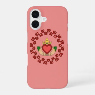 Claddagh und rotes Knotenwerk auf Rosa iPhone 16 Hülle