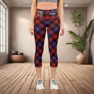 Clan Brown Wappen über Tartan Capri Leggings