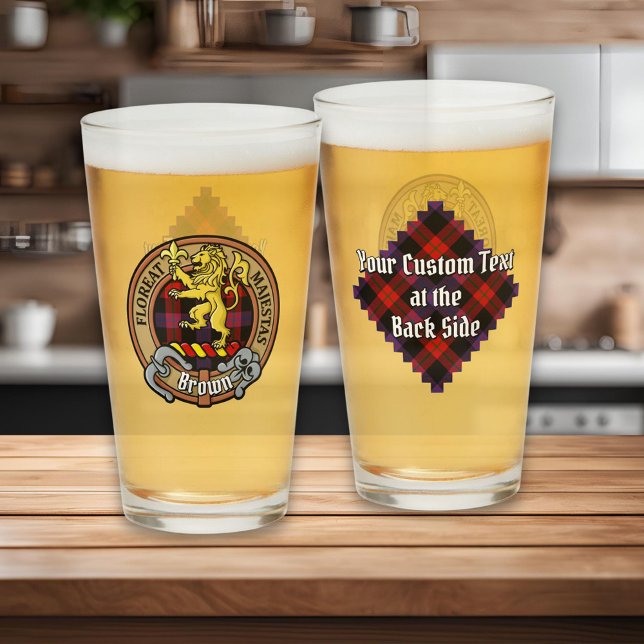 Clan Brown Wappen über Tartan Glas (Von Creator hochgeladen)