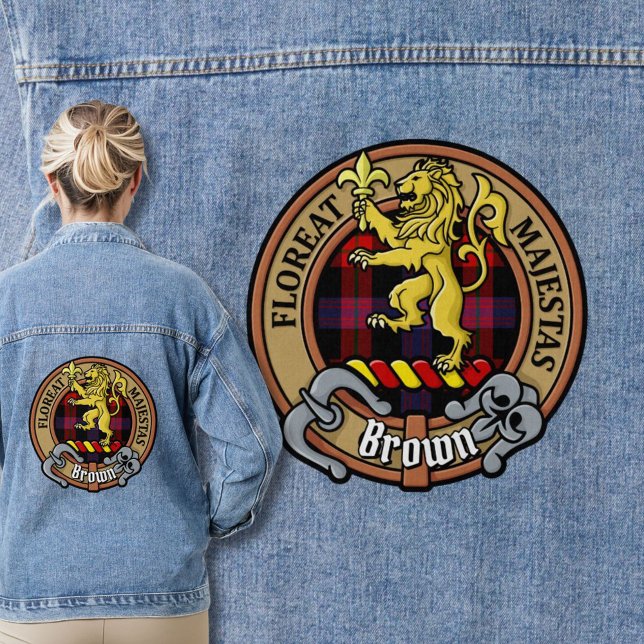 Clan Brown Wappen über Tartan Jeansjacke (Von Creator hochgeladen)