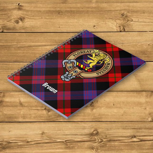 Clan Brown Wappen über Tartan Notizblock (Von Creator hochgeladen)