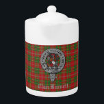 Clan Burnett Wappen Abzeichen & Tartan<br><div class="desc">Stilvolle Teekanne mit schottischem Clan Burnett modernem tartan Hintergrund mit klanischem Wappen-Abzeichen und anpassbarem Text.</div>