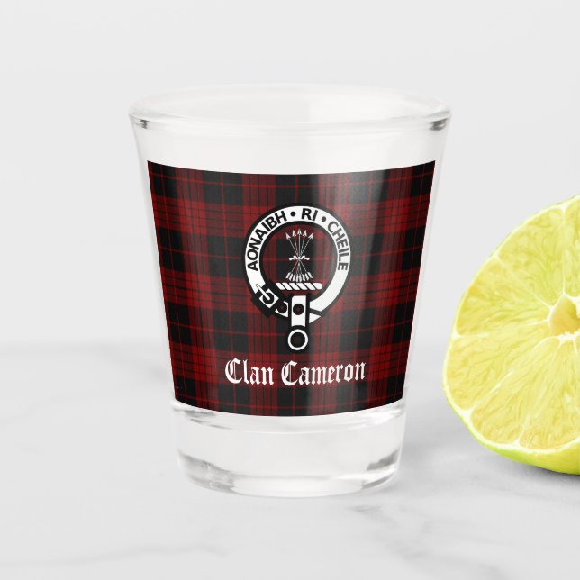 Clan Cameron Wappen Abzeichen & Tartan Schnapsglas (Vorderseite)