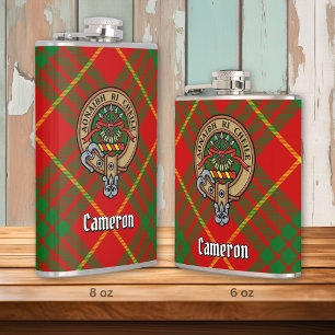 Clan Cameron Wappen über Tartan Flachmann