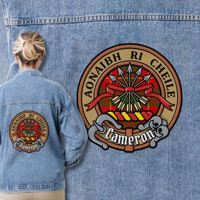 Clan Cameron Wappen über Tartan Jeansjacke (Von Creator hochgeladen)