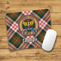 Clan Carnegie Wappen über Dress Tartan