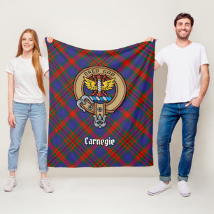 Clan Carnegie Wappen über Tartan Fleecedecke