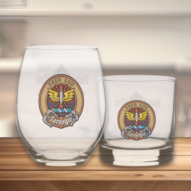 Clan Carnegie Wappen über Tartan Whiskyglas (Von Creator hochgeladen)
