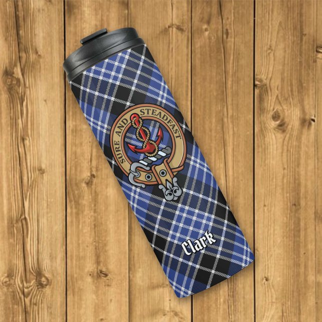 Clan Clark Wappen über Tartan Thermosbecher (Von Creator hochgeladen)