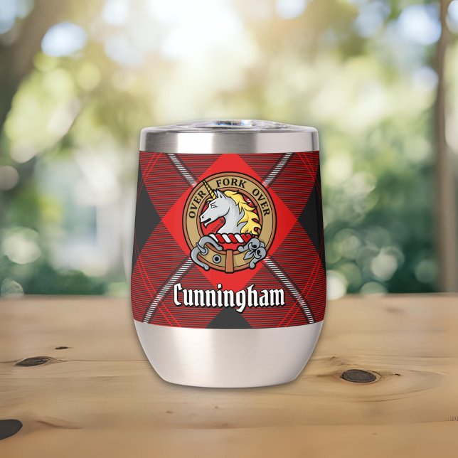 Clan Cunningham Wappen über Tartan (Von Creator hochgeladen)