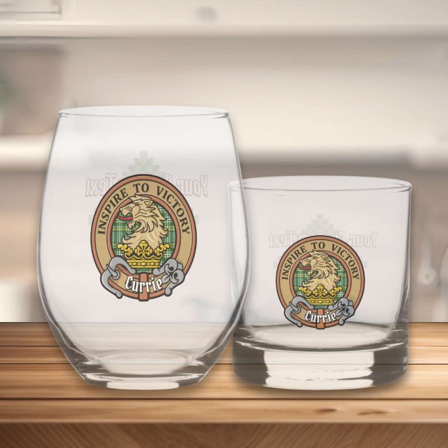 Clan Currie Lion Wappen über Tartan Whiskyglas (Von Creator hochgeladen)