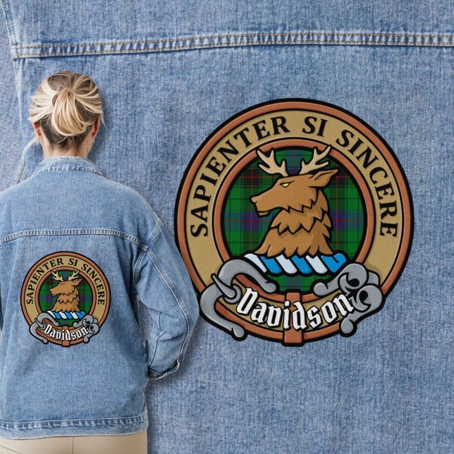 Clan Davidson Wappen über Tartan Jeansjacke (Von Creator hochgeladen)