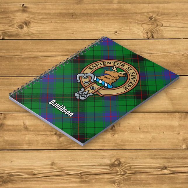 Clan Davidson Wappen über Tartan Notizblock (Von Creator hochgeladen)