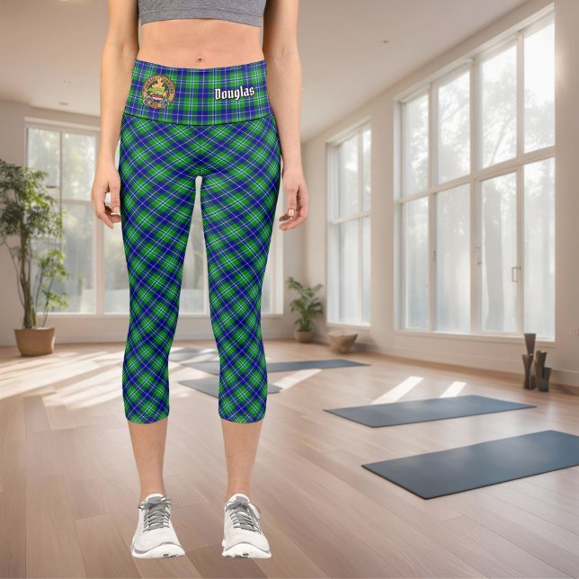Clan Douglas Wappen über Tartan Capri Leggings (Von Creator hochgeladen)