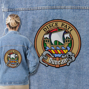 Clan Duncan-Wappen über Tartan Jeansjacke