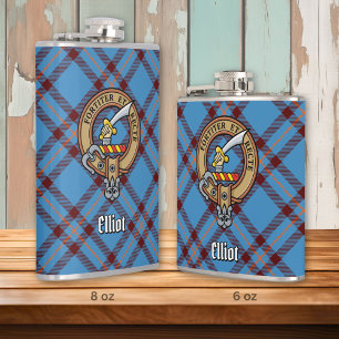 Clan Elliot Wappen über antikes Tartan Flachmann