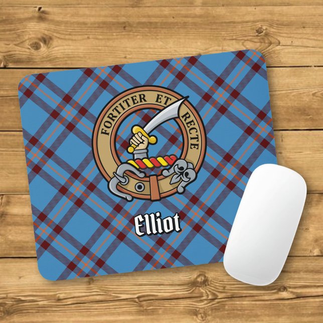 Clan Elliot Wappen über antikes Tartan Mousepad (Von Creator hochgeladen)