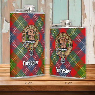Clan Forrester Wappen über Tartan Flachmann