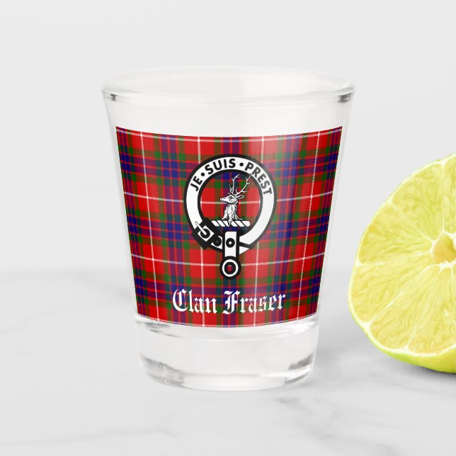 Clan Fraser Wappen Abzeichen und Tartan Schnapsglas (Vorderseite)