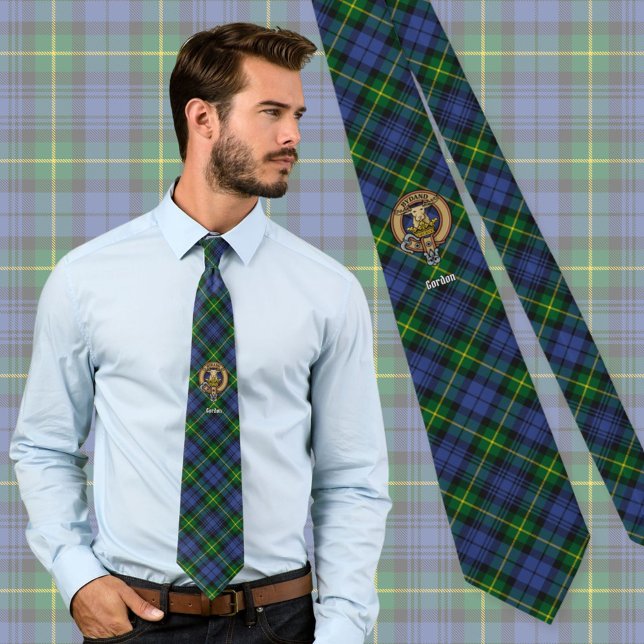 Clan Gordon Wappen über Tartan Krawatte (Von Creator hochgeladen)