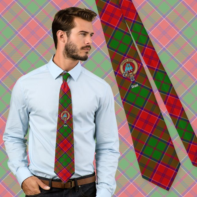 Clan Grant-Wappen über Tartan Krawatte (Von Creator hochgeladen)
