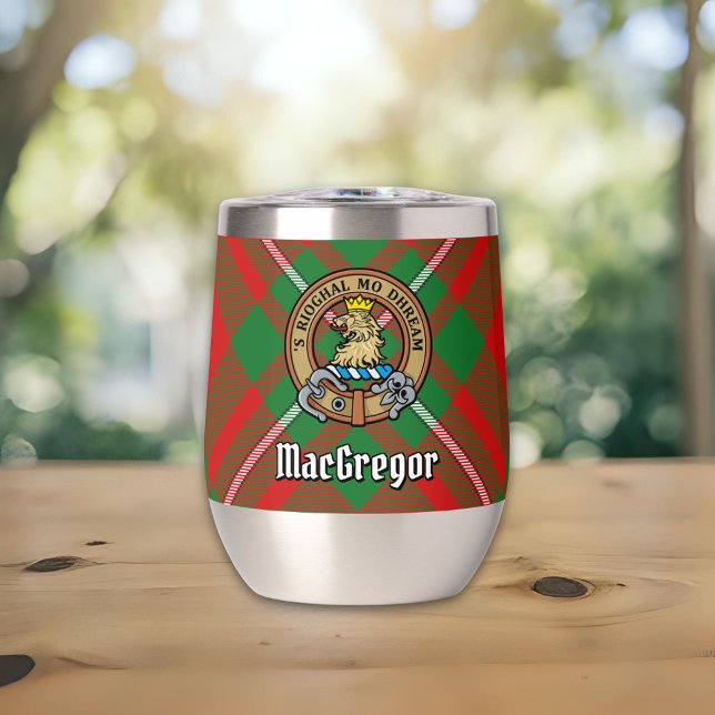 Clan Gregor Wappen über Tartan (Von Creator hochgeladen)