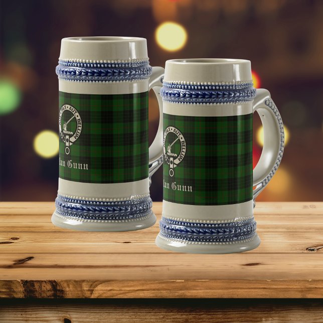 Clan Gunn Crest Badge & Tartan  Bierglas (Von Creator hochgeladen)