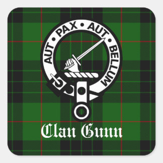 Clan Gunn Wappen Abzeichen und Tartan Quadratischer Aufkleber