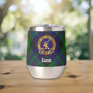 Clan Gunn Wappen über Tartan