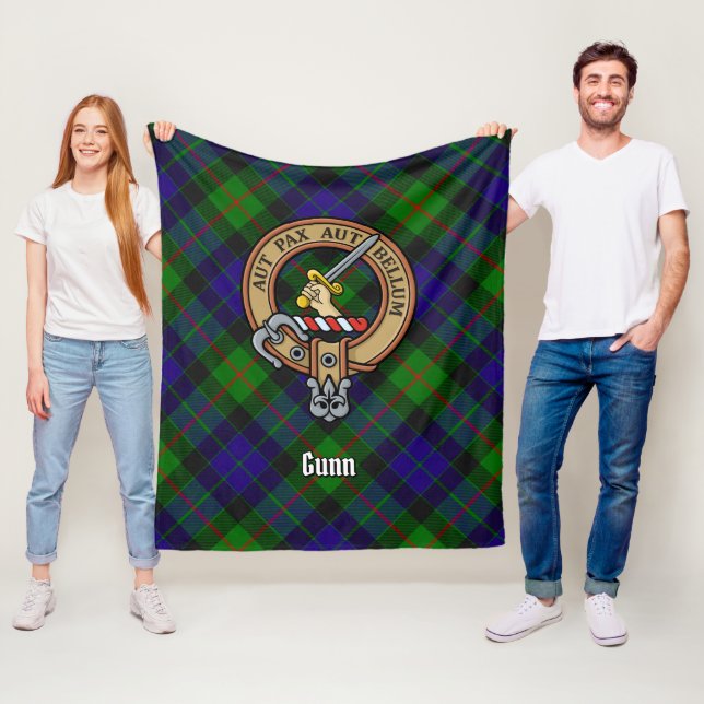 Clan Gunn Wappen über Tartan Fleecedecke (Beispiel)
